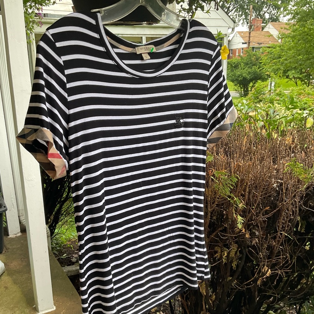 Burberry Black and White Striped Short Sleeve Tee. Size large.